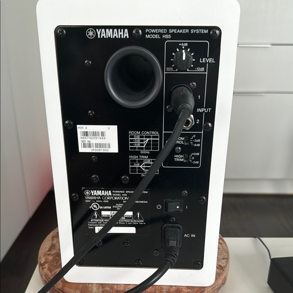 Yamaha White Studio Monitors (Pair) - Picture 2 of 4